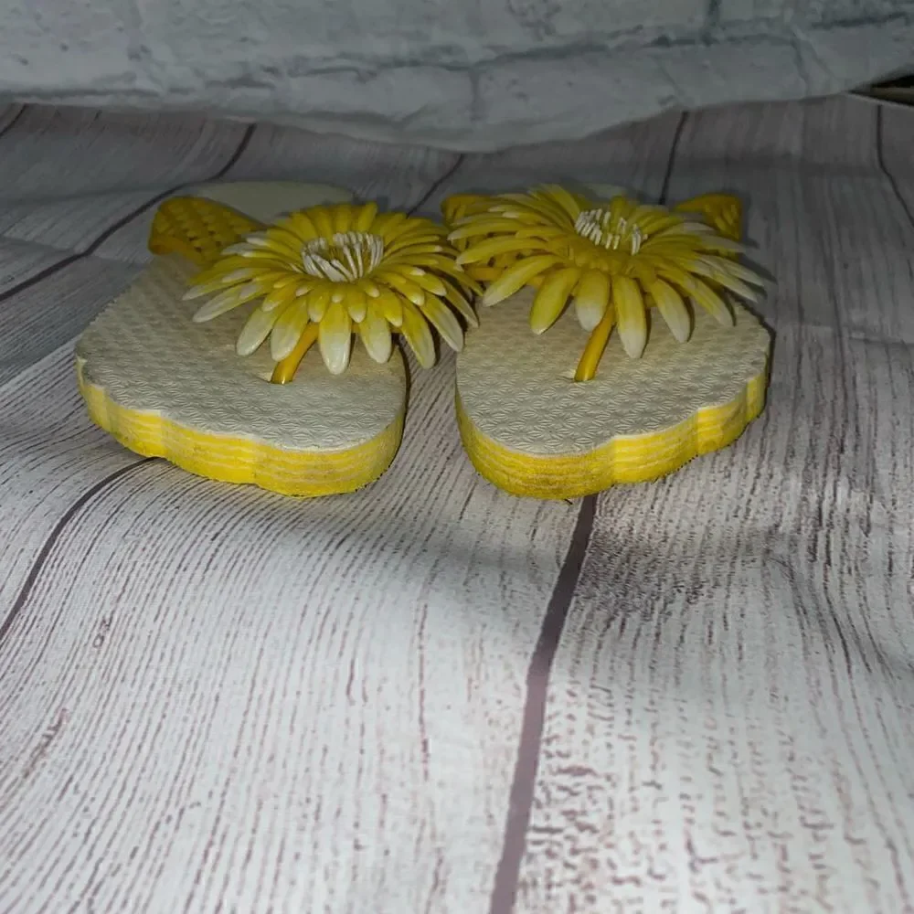 Vintage flip flops with plastic flower top perfect for manicures or just wearing